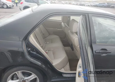 2004 Lexus Is 300 z USA, uszkodzony, nr VIN JTHBD192140085698